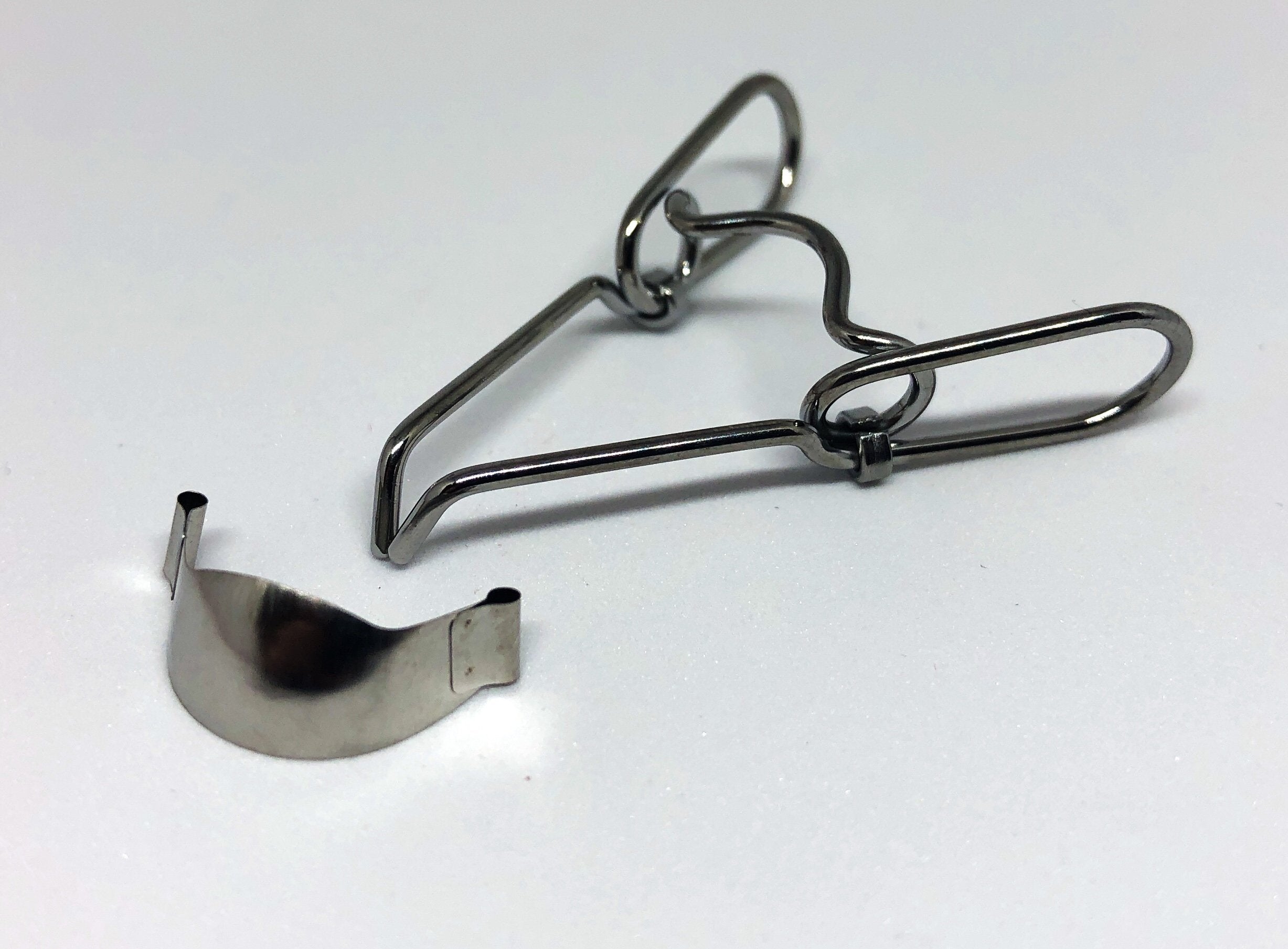 Kit de 18 matrices métalliques profilées pour selle avec clip à ressort